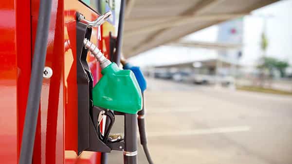 Petrol Diesel Price: వాహానదారులకు గుడ్న్యూస్.. దేశవ్యాప్తంగా పెరగని పెట్రోల్, డీజిల్ ధరలు.. మీ నగరంలో..