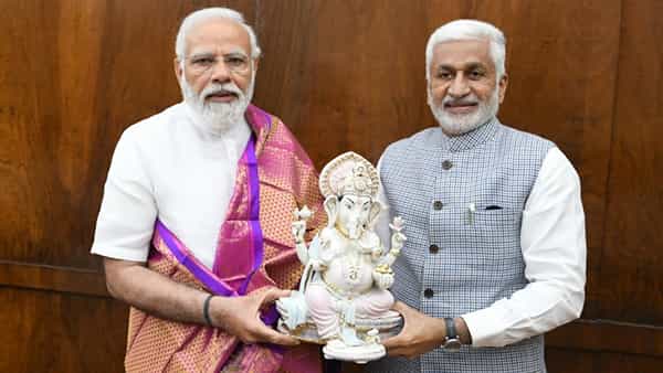 PM Narendra Modi: ప్రధాని మోడీని కలిసిన వైసీపీ ఎంపీ విజయసాయిరెడ్డి.. పలు అంశాలపై చర్చ