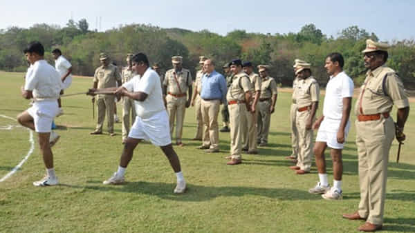 Telangana Police Jobs: పోలీస్ ఉద్యోగానికి ప్రిపేర్ అయ్యేవారికి గుడ్న్యూస్.. ఇక నుంచి మీ జిల్లాల్లోనే..