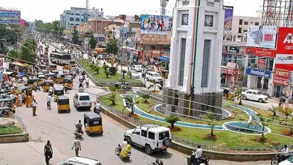 పొలిటికల్ హీట్ పెంచిన ఆయన పాదయాత్ర.. వేడి పుట్టిస్తున్న విమర్శలు, ప్రతి విమర్శలు