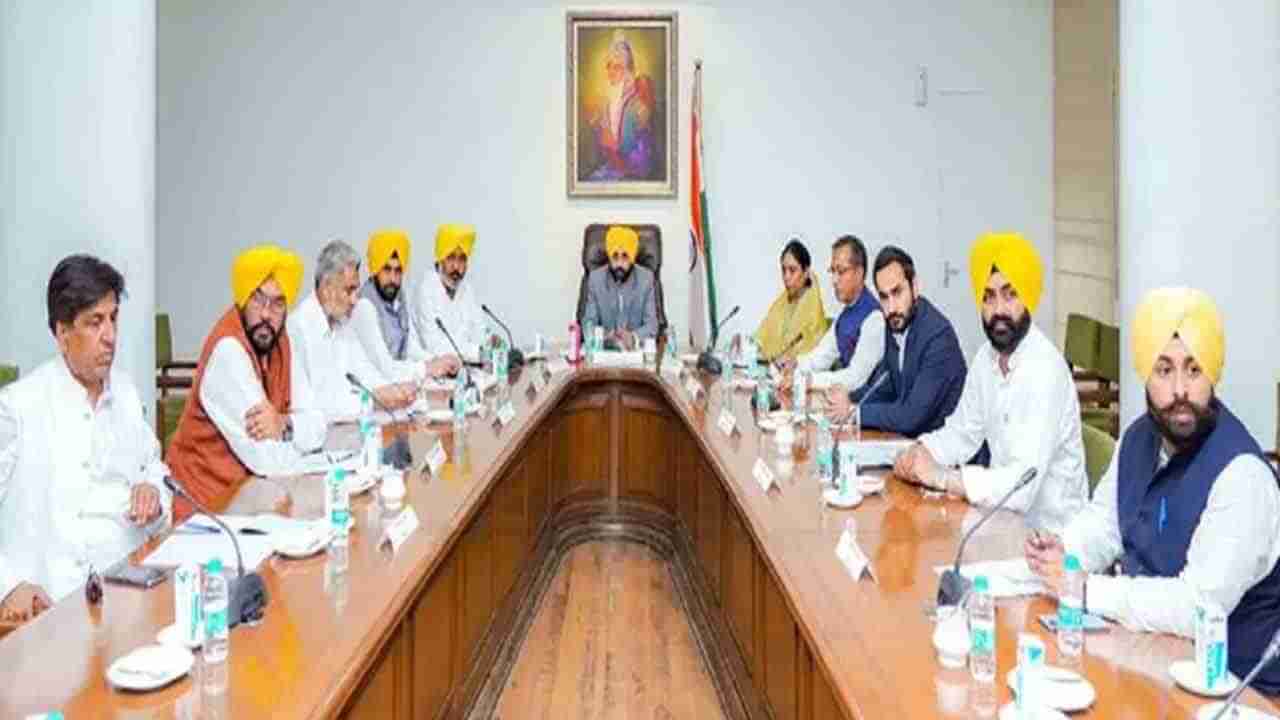 Punjab Cabinet: తొలి కేబినెట్‌లోనే 25 వేల ఉద్యోగాల భర్తీకి ఆమోదం.. పంజాబ్ సర్కార్ సంచలన నిర్ణయం