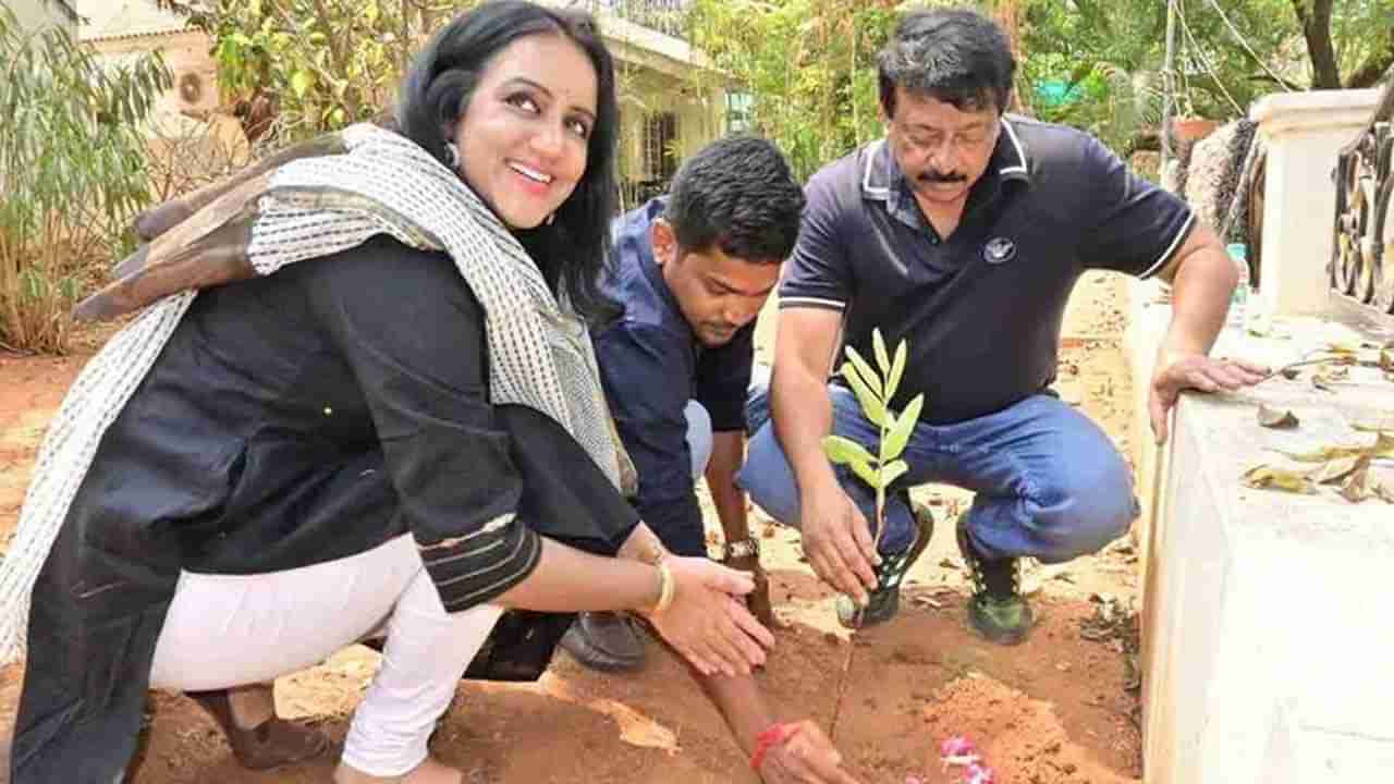 Ram Gopal Varma: గ్రీన్ ఇండియా ఛాలెంజ్‌ను స్వీకరించిన వర్మ .. భాగ్యనగరంలో మొక్కలు నాటిన ఆర్జీవీ