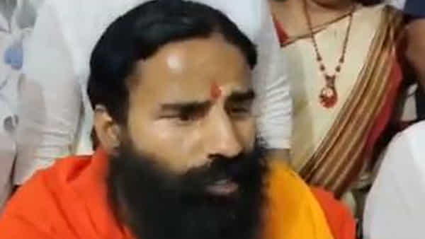 Ramdev baba: ‘నేను ఆ మాట అన్నాను. అయితే ఏంటి..? నోర్ముసుకో.. రిపోర్టర్ పై బాబా రామ్దేవ్ ఫైర్