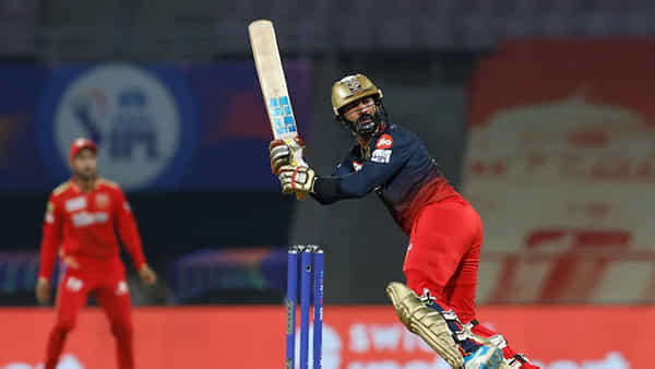 RCB vs KKR, IPL 2022: థ్రిల్లింగ్ మ్యాచ్లో బెంగళూరు విజయం.. మరోసారి ఆకట్టుకున్న డీకే..
