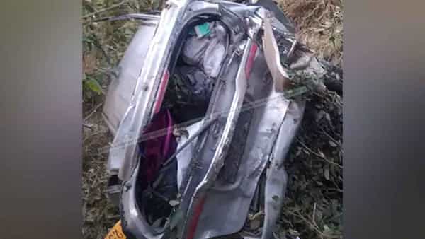 Road Accident: ఘోర రోడ్డు ప్రమాదం.. కారు లోయలో పడి ఐదుగురు దుర్మరణం..