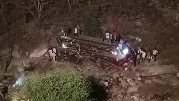 AP Crime News: చిత్తూరు జిల్లాలో ఘోర రోడ్డు ప్రమాదం.. 9 కి చేరిన మృతుల సంఖ్య..