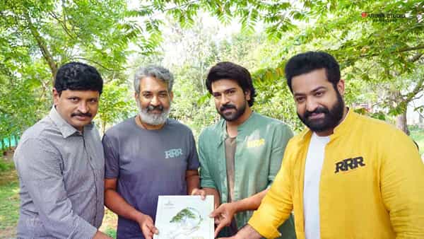 RRR Movie: గ్రీన్ ఇండియా ఛాలెంజ్లో పాల్గొన్న టీమ్ ట్రిపుల్ ఆర్ టీం.. మొక్కలు నాటిన చెర్రీ..తారక్..జక్కన్న..