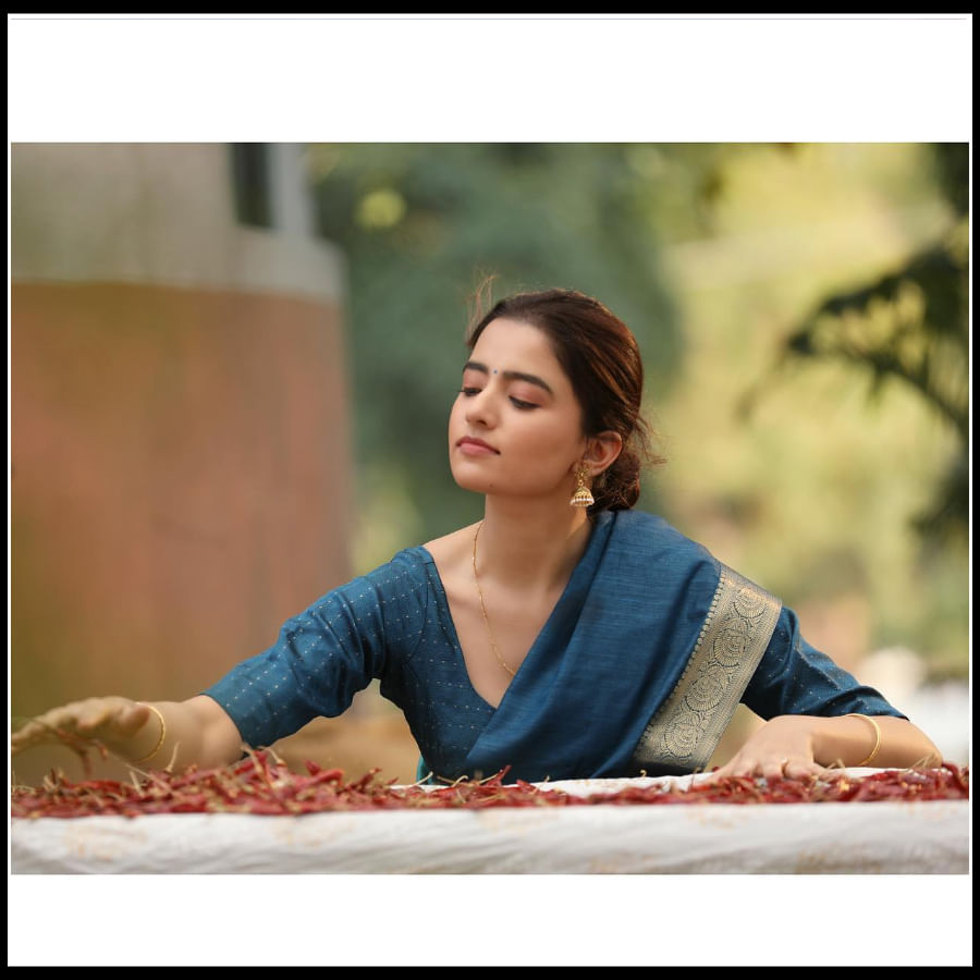 తెలుగు అమ్మాయిల సారీ లో రుక్సార్ ధిల్లాన్' ఫొటోస్ 