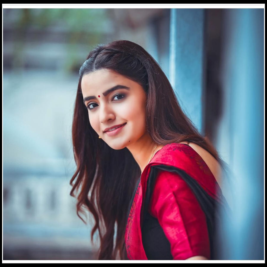 తెలుగు అమ్మాయిల సారీ లో రుక్సార్ ధిల్లాన్' ఫొటోస్ 