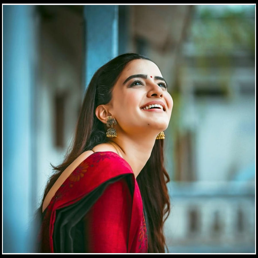 తెలుగు అమ్మాయిల సారీ లో రుక్సార్ ధిల్లాన్' ఫొటోస్ 