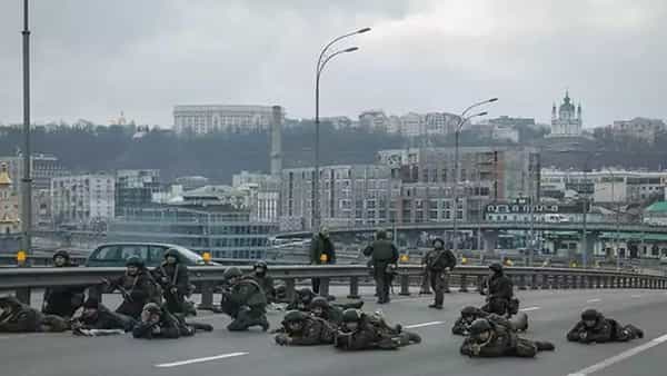 Russia Ukraine War: ఉక్రెయిన్లో ఆరో రోజు ఆగని దాడులు.. కీవ్ నగరంలో రష్యా ధ్వంస రచన