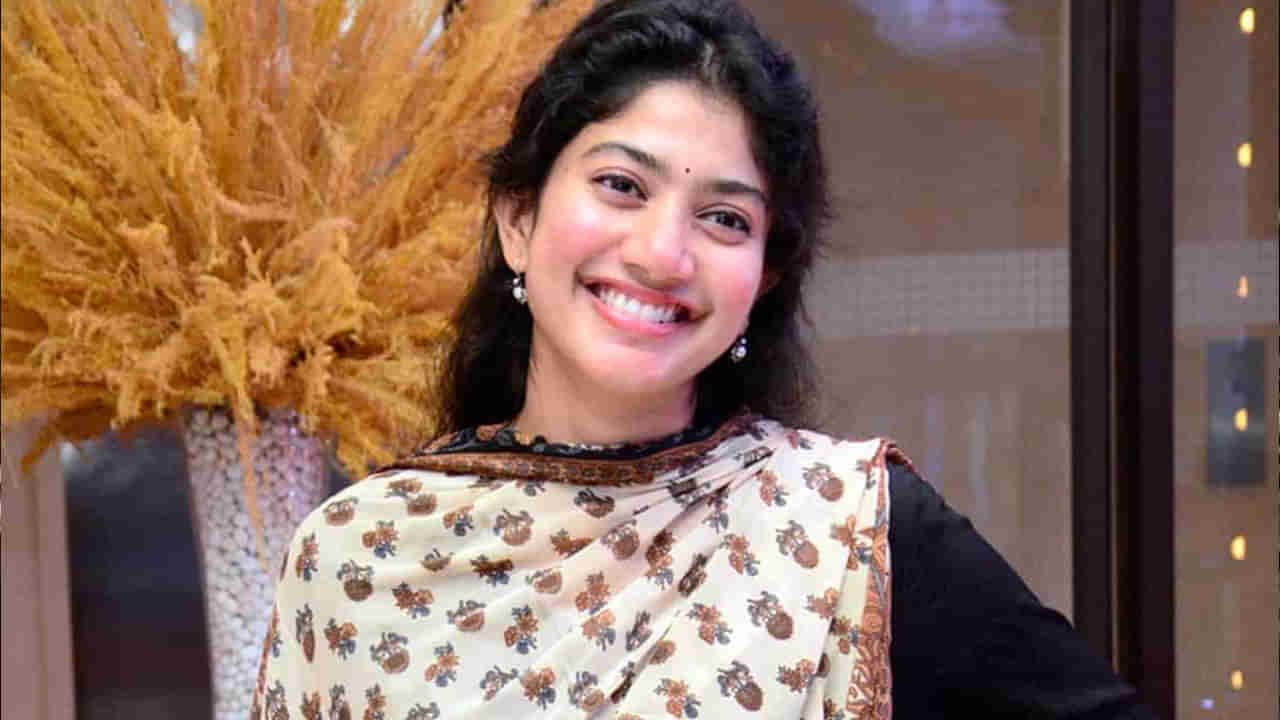 Sai Pallavi : స్టేజ్ ఏదైనా క్రేజ్ మాత్రం ఈ అమ్మడిదే.. రౌడీ బేబీ రోజు రోజుకు పెరుగుతున్న ఫాలోయింగ్..