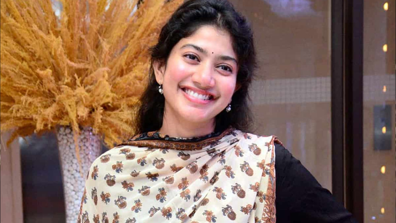 Sai Pallavi : స్టేజ్ ఏదైనా క్రేజ్ మాత్రం ఈ అమ్మడిదే.. రౌడీ బేబీ రోజు రోజుకు పెరుగుతున్న ఫాలోయింగ్..