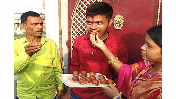 BSEB Class 12 Topper: బోర్డు పరీక్షల్లో స్టేట్ టాపర్గా నిలిచిన ఆటోరిక్షా కొడుకు సంగమ్ రాజ్! అవును.. నా తండ్రి ఆటో డ్రైవర్..