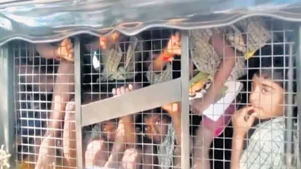 Tenkasi: కక్కుర్తి తగలెయ్య! ఆటోలో 25 మంది విద్యార్ధులను కుక్కిన స్కూల్ టీచర్..వైరల్ వీడియో!