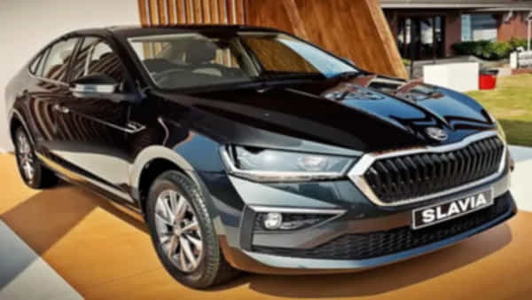 Skoda Slavia1.0 TSI: వాహన ప్రియుల కోసం స్కోడా కొత్త సెడాన్.. అదిరిపోయే ఫీచర్లతో అందుబాటులోకి..