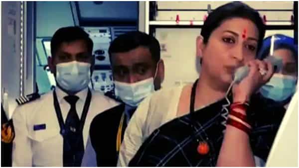 స్వదేశానికి విద్యార్థులు.. 4 భాషల్లో స్వాగతం పలికిన కేంద్ర మంత్రి.. వీడియో వైరల్