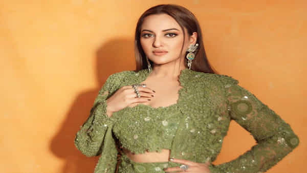Sonakshi Sinha: ఛీటింగ్ కేసులో నాన్బెయిలబుల్ వారెంట్.. స్పందించిన సోనాక్షి సిన్హా..