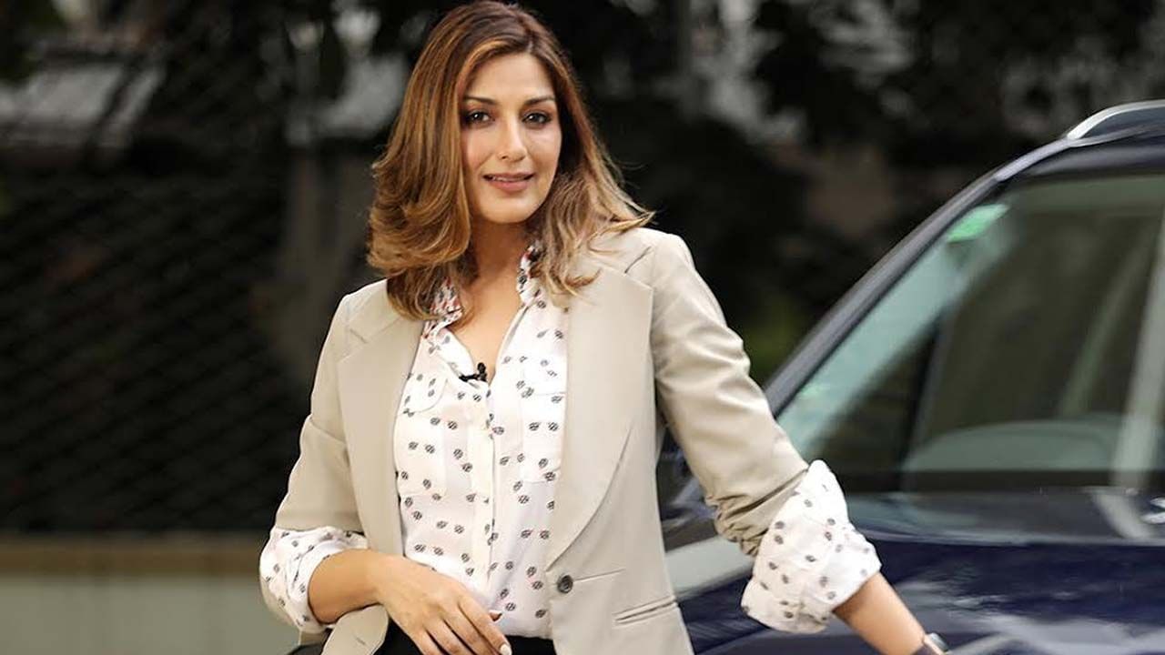 Sonali Bendre: దాదాపు 18 ఏళ్ల తర్వాత రీఎంట్రీ ఇస్తోన్న స్టార్ హీరోయిన్.. పాన్ ఇండియా మూవీలో సోనాలీ..