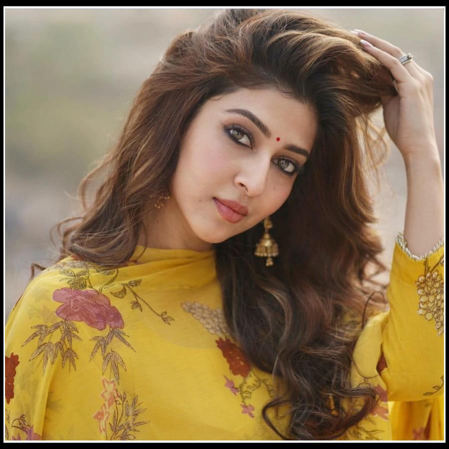 కుర్రకారుకు దగ్గరవుతున్న సోనారిక..