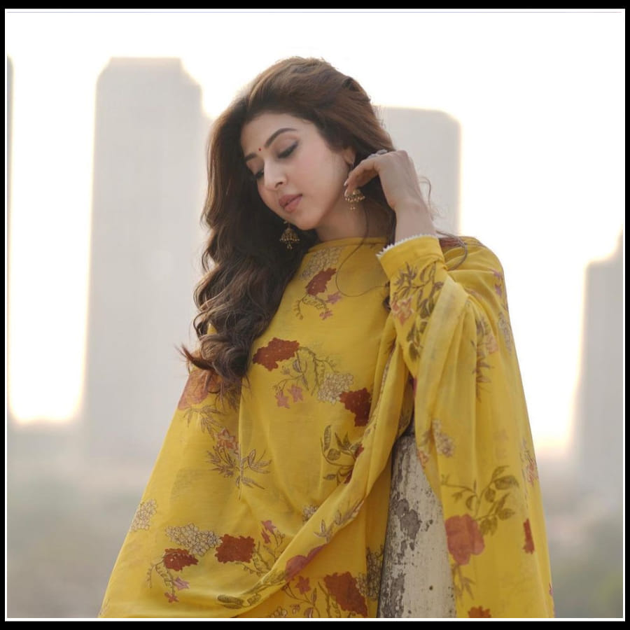 కుర్రకారుకు దగ్గరవుతున్న సోనారిక..