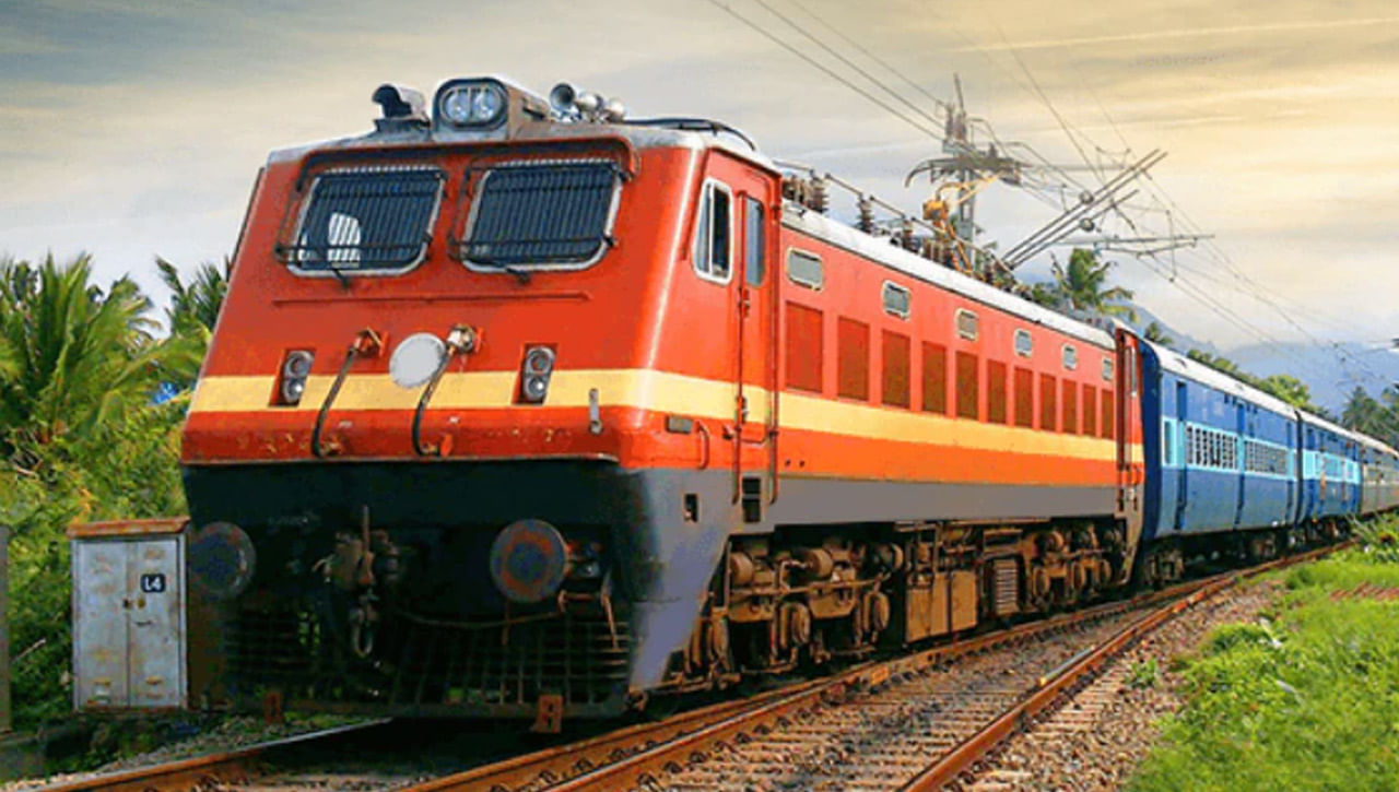 Railway News: ఆంధ్రప్రదేశ్‌ రైల్వే ప్రయాణికులకు శుభవార్త.. ఈ రూట్లలో రైళ్ల పునరుద్ధరణ..