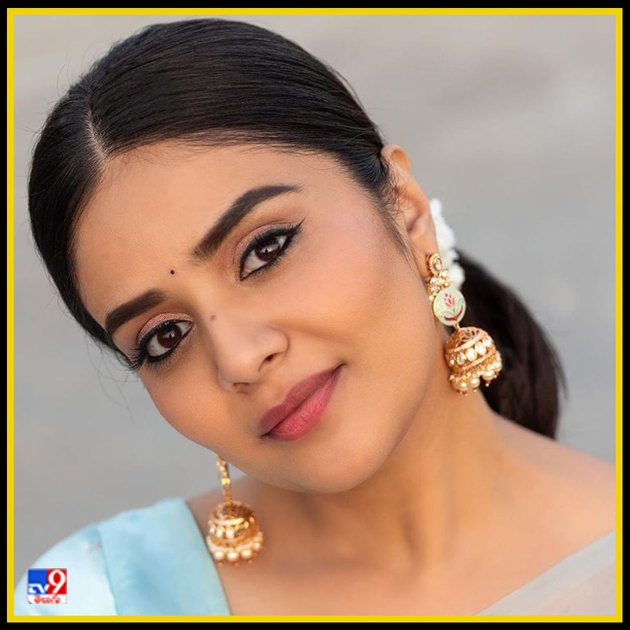 Sreemukhi New Photos. Credit by:Sreemukhi/Instagram