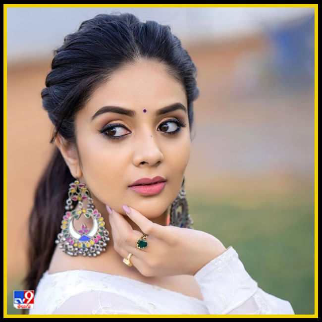 Sreemukhi New Photos. Credit by:Sreemukhi/Instagram