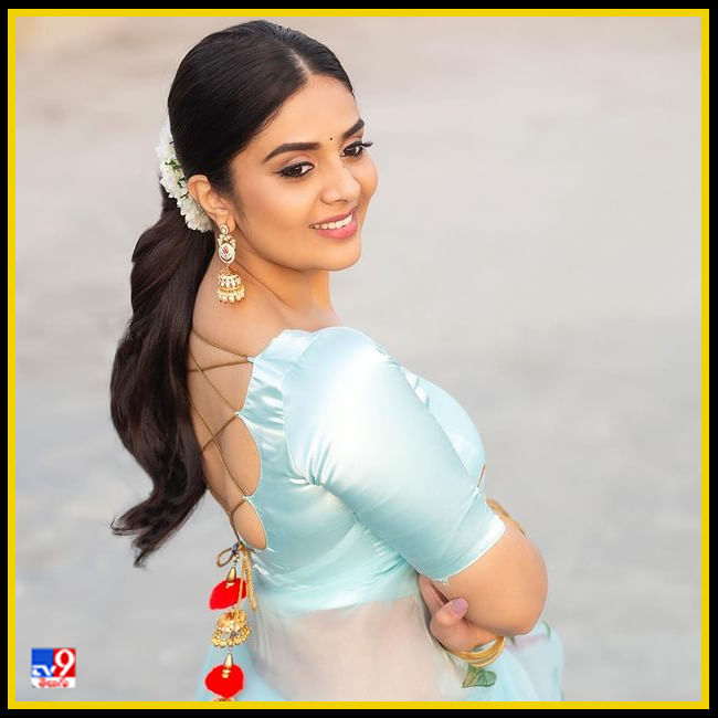 Sreemukhi New Photos. Credit by:Sreemukhi/Instagram