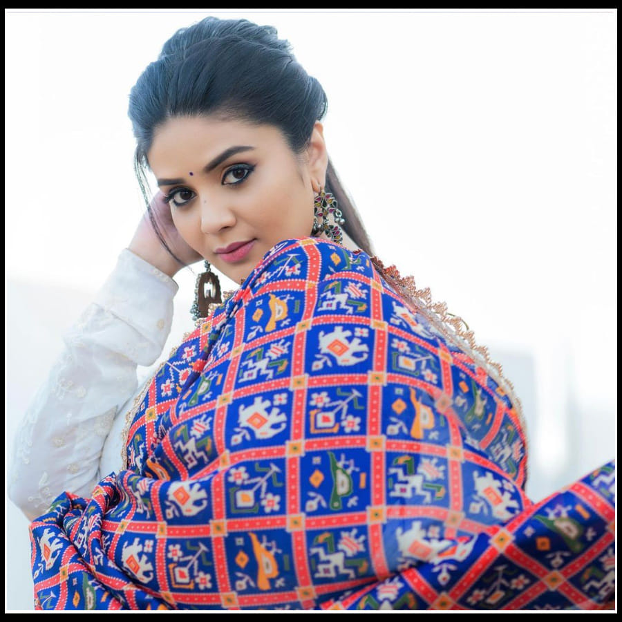 సోషల్ మీడియాలో ముద్దుగా.. బొద్దుగా యాంకర్ శ్రీముఖి అందాలు..