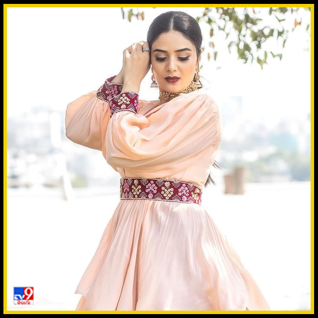 Sreemukhi New Photos. Credit by:Sreemukhi/Instagram