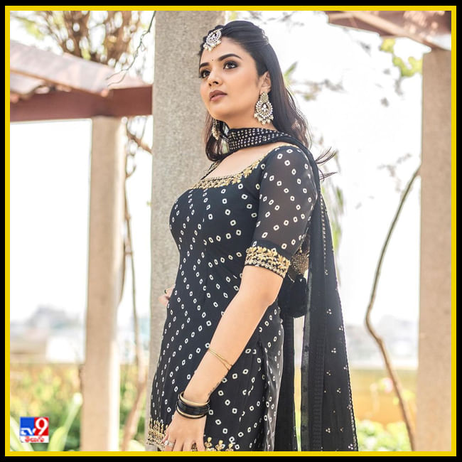 Sreemukhi New Photos. Credit by:Sreemukhi/Instagram