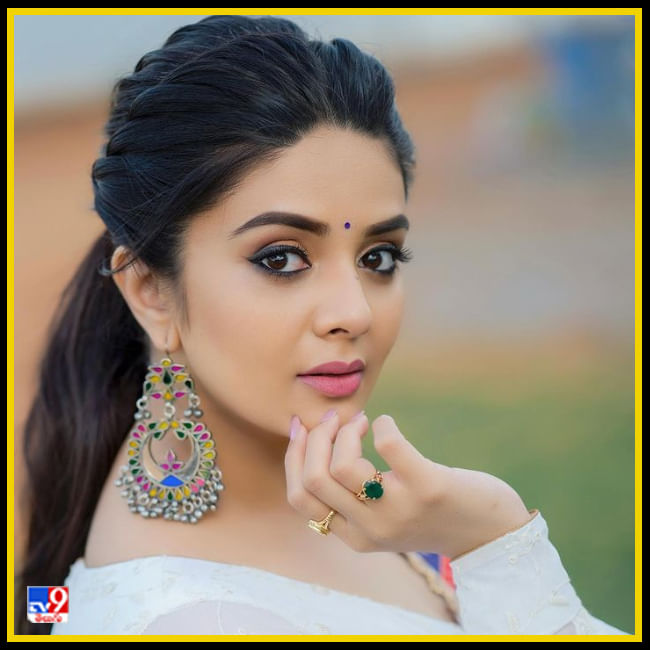 Sreemukhi New Photos. Credit by:Sreemukhi/Instagram