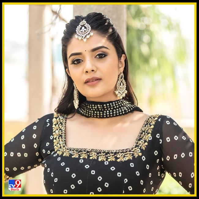 Sreemukhi New Photos. Credit by:Sreemukhi/Instagram