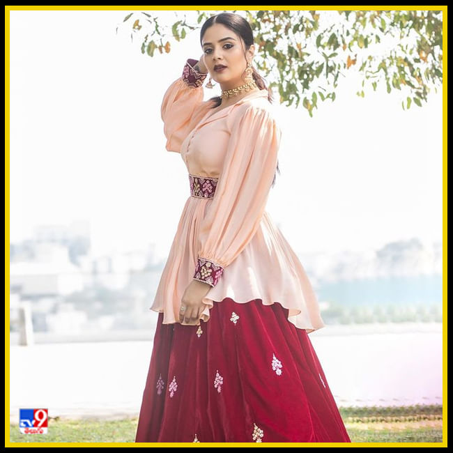 Sreemukhi New Photos. Credit by:Sreemukhi/Instagram