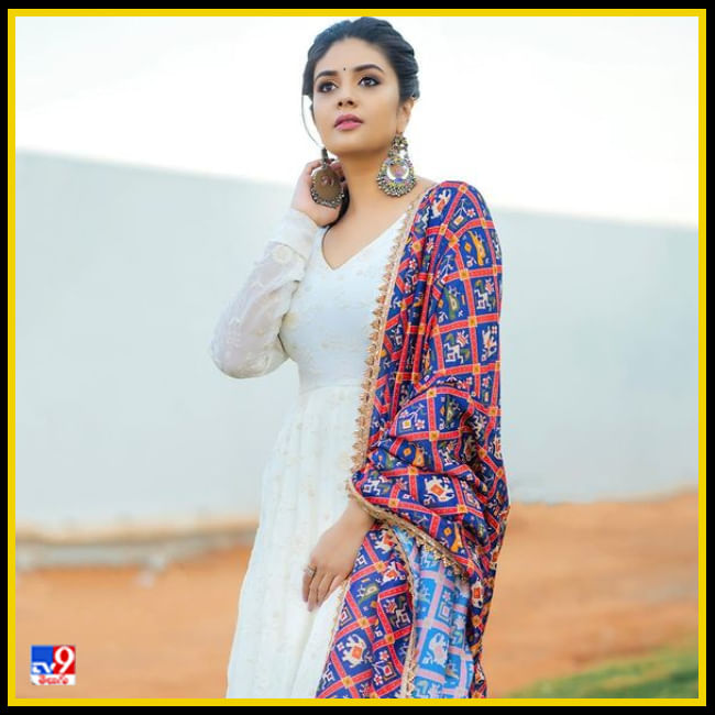 Sreemukhi New Photos. Credit by:Sreemukhi/Instagram