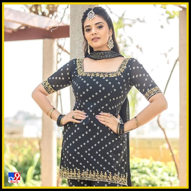 Sreemukhi New Photos. Credit by:Sreemukhi/Instagram