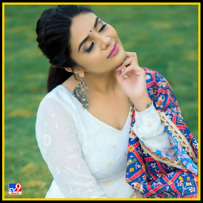 Sreemukhi New Photos. Credit by:Sreemukhi/Instagram