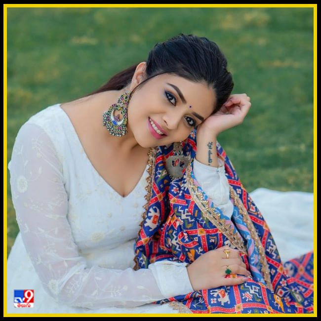 Sreemukhi New Photos. Credit by:Sreemukhi/Instagram