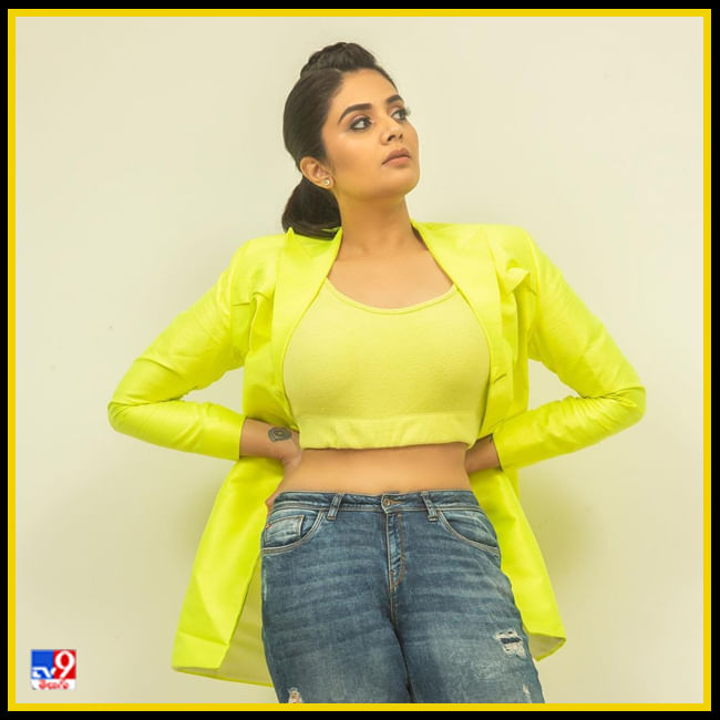 Sreemukhi New Photos. Credit by:Sreemukhi/Instagram