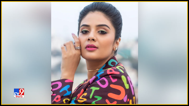 Sreemukhi New Photos. Credit by:Sreemukhi/Instagram