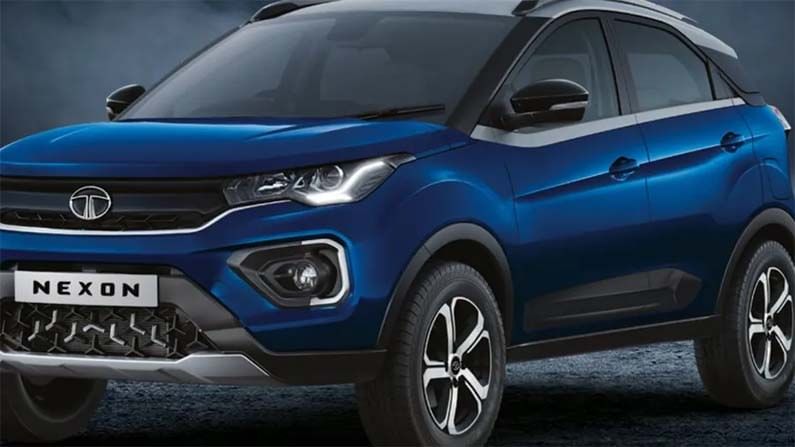 Tata Nexon: టాటా మోటార్స్ సోమవారం నెక్సాన్ కాంపాక్ట్ SUV కొత్త వేరియంట్‌లను విడుదల చేస్తున్నట్లు ప్రకటించింది. దేశీయ వాహన తయారీ సంస్థ SUV,  XZ+(P), XZA+(P), XZ+(HS), XZA+(HS) వేరియంట్‌లను పరిచయం చేసింది. కొత్తగా ప్రవేశపెట్టిన వేరియంట్లకు సంబంధించి ధరలను కూడా వెల్లడించింది.