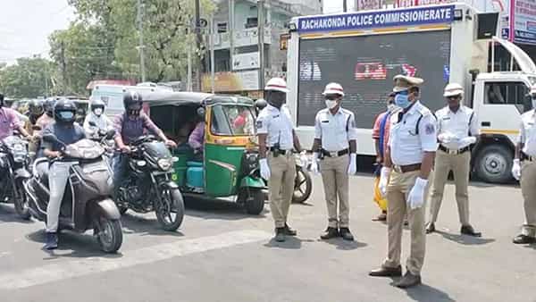 Telangana Traffic Police: హైదరాబాద్ ట్రాఫిక్ పోలీసుల కీలక నిర్ణయం.. ఇకపై అలా చేశారంటే అంతే సంగతలు..!