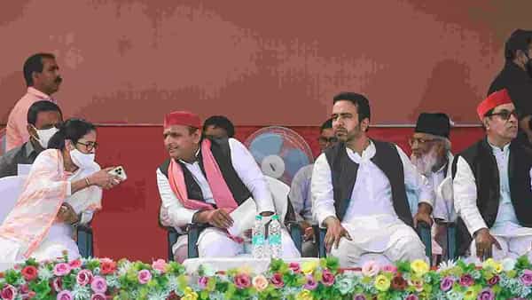 Indian Politics: ప్రాంతీయ పార్టీల హవాతో మునిగిపోతున్న కాంగ్రెస్.. ఎదురీదుతున్న బీజేపీ..
