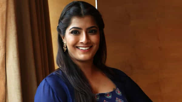 Varalaxmi Sarathkumar: కుర్ర హీరో సినిమాలో కీలక పాత్రలో విలక్షణ నటి వరలక్ష్మీ..