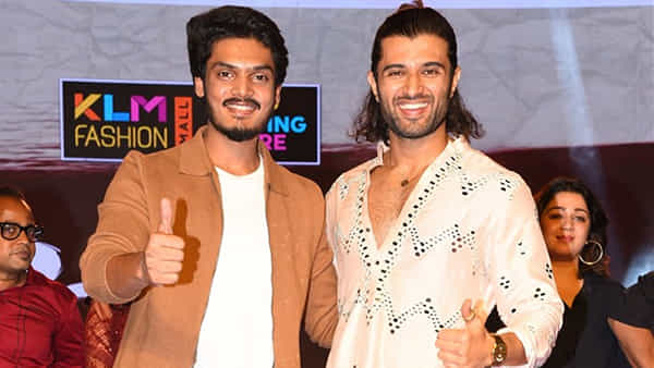 Akash Puri : ఆకాష్ పూరి కోసం ఈసారి రంగంలోకి రౌడీ హీరో విజయ్ దేవర కొండ