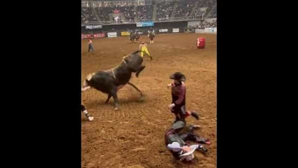 Viral Video: కొడుకు కోసం దేనికైనా రెడీ.. ప్రాణాలకు తెగించిన తండ్రి.. వీడియో చూస్తే షాకే..