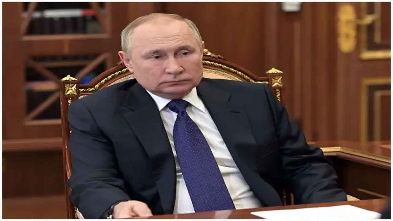 Vladimir Putin: వ్లాదిమిర్ పుతిన్ అనారోగ్యంతో ఉన్నారా? రష్యా అధ్యక్షుడి ఆరోగ్యంపై ఊహాగానాల్లో నిజమెంత?