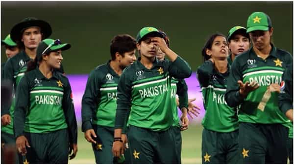 Women’s World Cup 2022: విజయానికి 10 పరుగులు.. చేతిలో 2 వికెట్లు.. చివరి ఓవర్లో ఏమైందంటే?