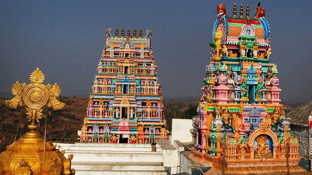 Yadadri: వైభవంగా యాదాద్రి ఆలయ మహాకుంభాభిషేకం.. నాలుగో రోజుకు చేరుకున్న పంచకుండాత్మక యాగం..